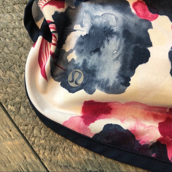 ⭐️Lululemon Rare Inky Floral Speed Short - Picture 3 of 4